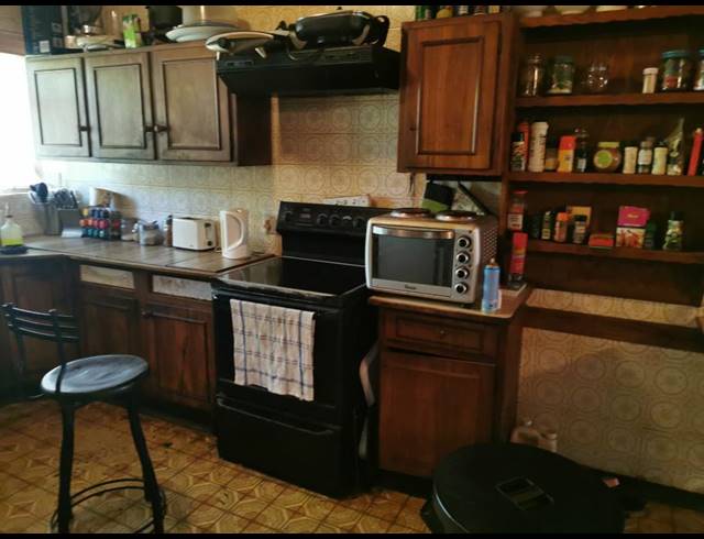 5 BEDROOM HOUSE SOLD IN MOUNTAIN VIEW